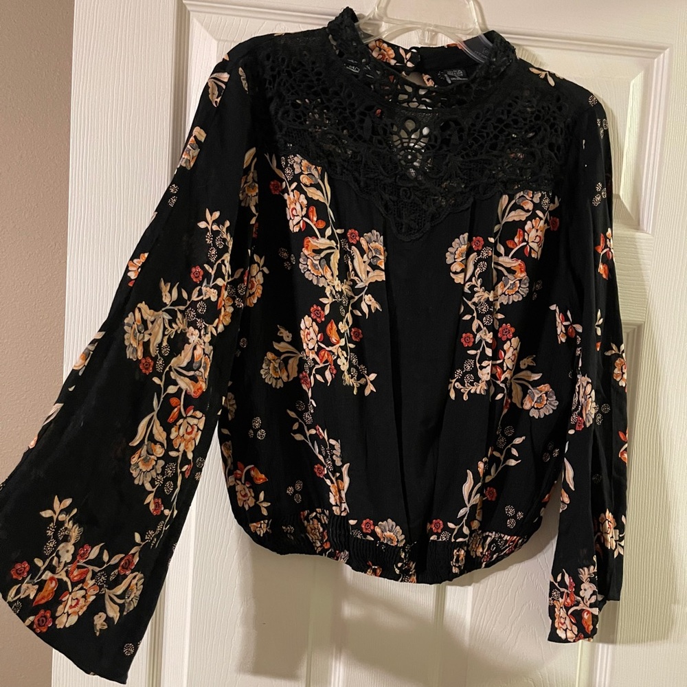 Floral bell sleeve Angie top